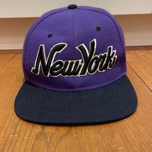 New-York Script Cap , purple, embroidered, SnapBack, Premium Headwear
